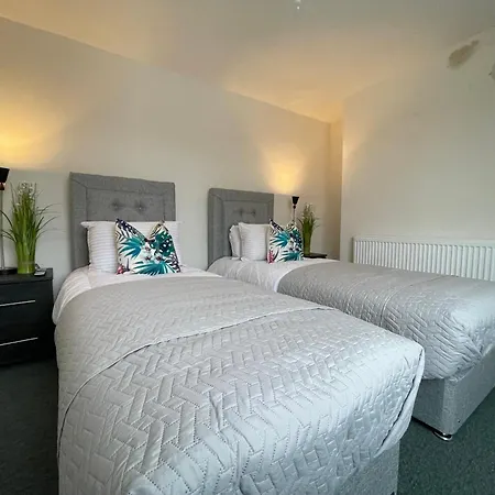 Renovated 2 Bedroom With 2 Bathrooms