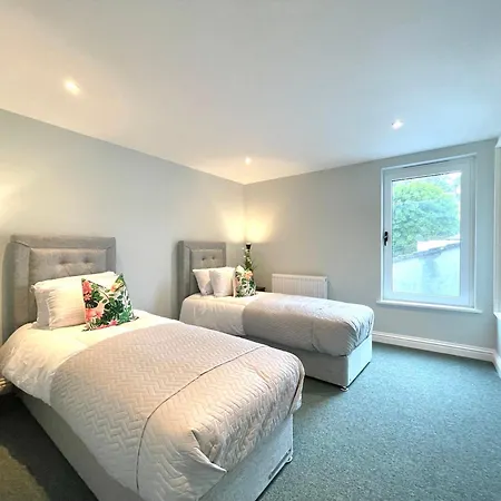 Renovated 2 Bedroom With 2 Bathrooms Appartement