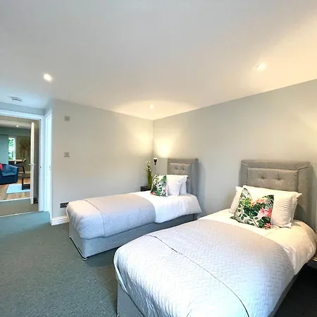Appartement Renovated 2 Bedroom With 2 Bathrooms *